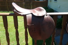 Selling: Close Contact Saddle 17"