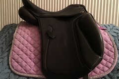 Selling: HDR Dressage Saddle 16.5"