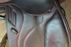 Selling: Devoucoux Biarritz Lab Saddle 18"