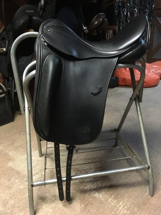 County Perfection Dressage Saddle 17"