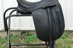 Selling: Mike Corcoran Master Dressage Saddle 17"