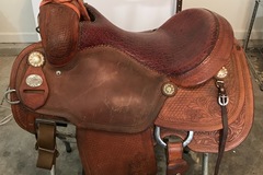 Selling: Martin Team Roping Saddle 15.5"