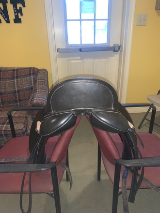 Bates Isabell Dressage Saddle With Interchangeable Tree 17.5