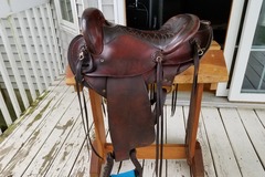 Selling: W. Gulley Endurance Saddle Treeless Saddle 15"