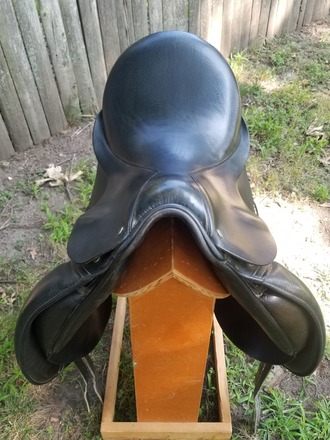 Barnsby Dressage Saddle 17.5"