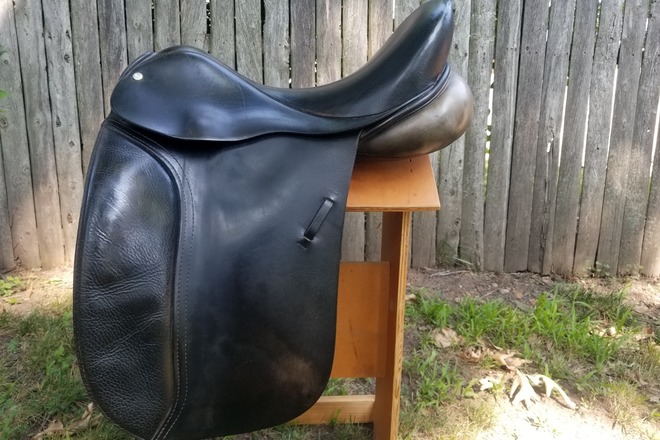 Barnsby Dressage Saddle 17.5"