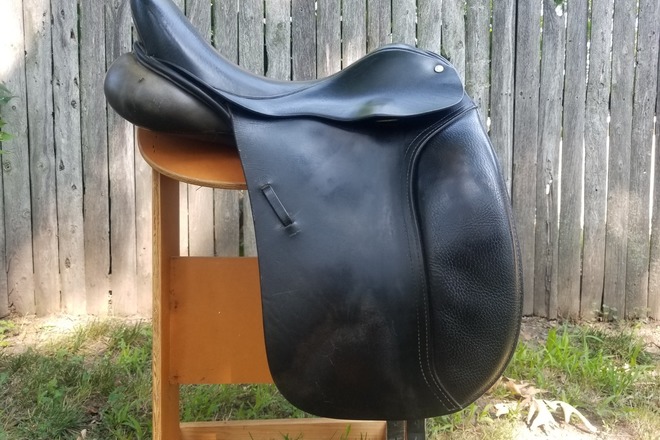 Barnsby Dressage Saddle 17.5"