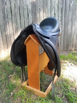 Barnsby Dressage Saddle 17.5"