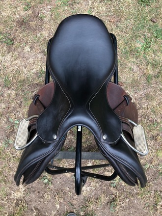 Voltaire Design Palm Beach Saddle 17"
