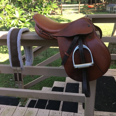 Stubben English Saddle 17"