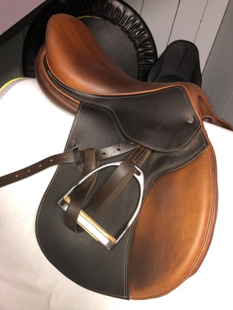 Beval Artisan English Saddle 17"