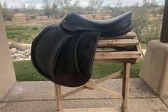 Selling: Voltaire Palm Beach Saddle 18"