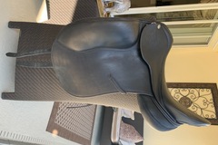 Selling: 1 Year old Barely Used Sommer Spezial Dressage Saddle