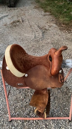 Courts saddlery all around 15 1/2 in saddle